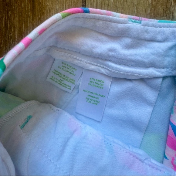 Lilly Pulitzer Floral and Palm Pattern Shorts Sz 2 - Picture 4 of 4